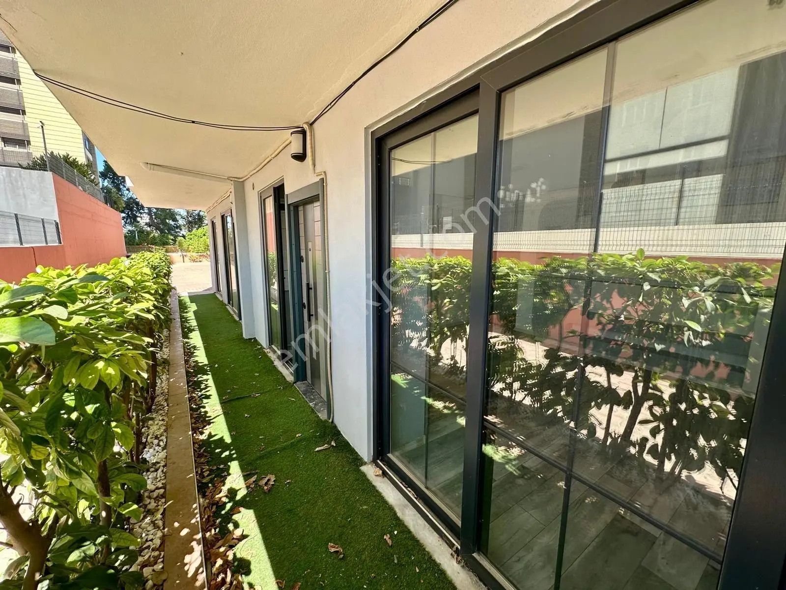 Örnekköy'de Denize Yürüme Mesafesinde Kiralık Dükkan - Görsel 4