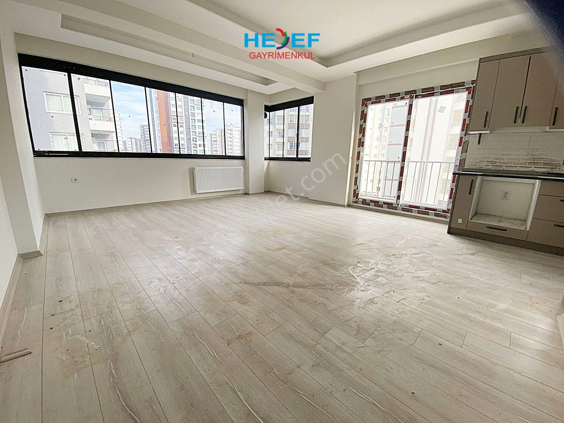 Hedef'ten Akdeniz Mah'de Site İçerisinde Havuzlu 4+1 Daire - Görsel 3