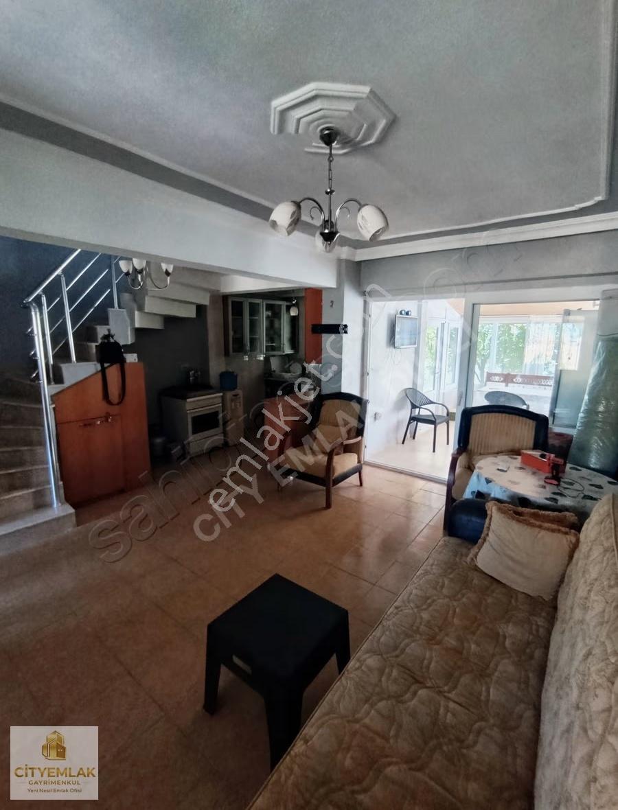 Salihleraltı Maviköy Sitesinde Sahile 200 M Full Eşyalı Villa - Görsel 22