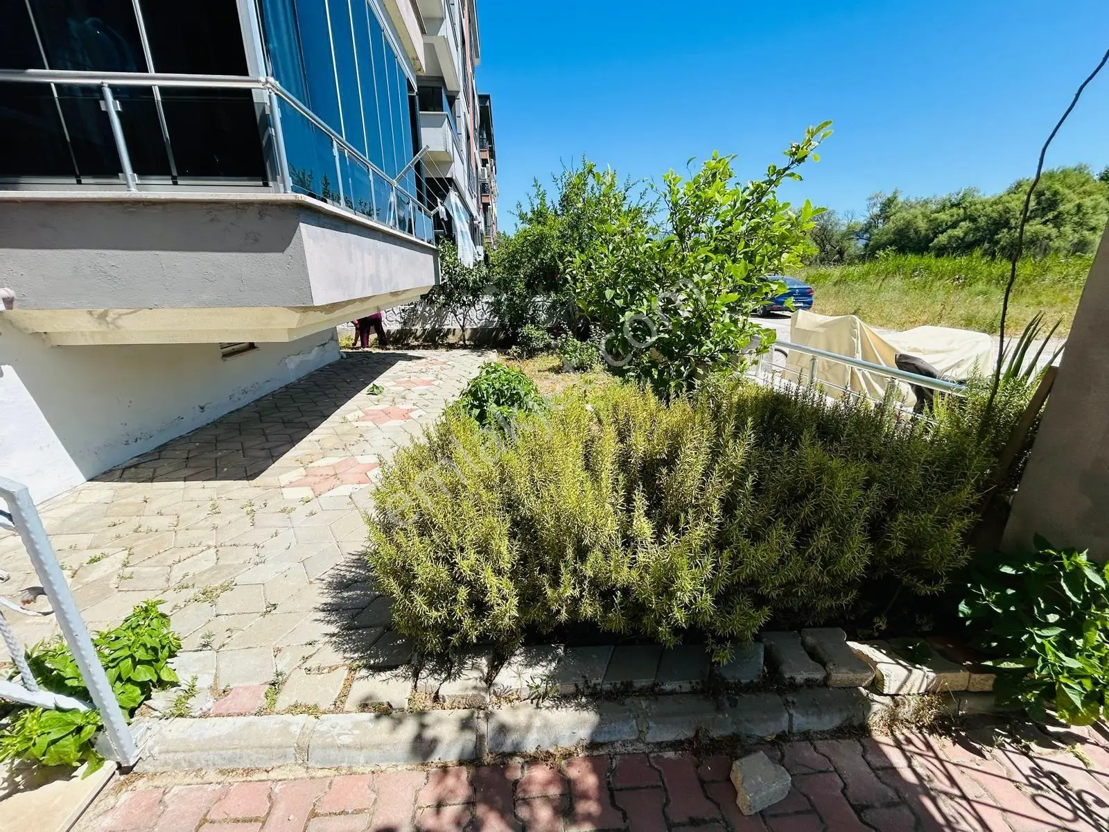 Yüksel'den Altınkum'da Eşyalı Arakat Bakımlı Masrafsız 1+1 Daire - Görsel 34