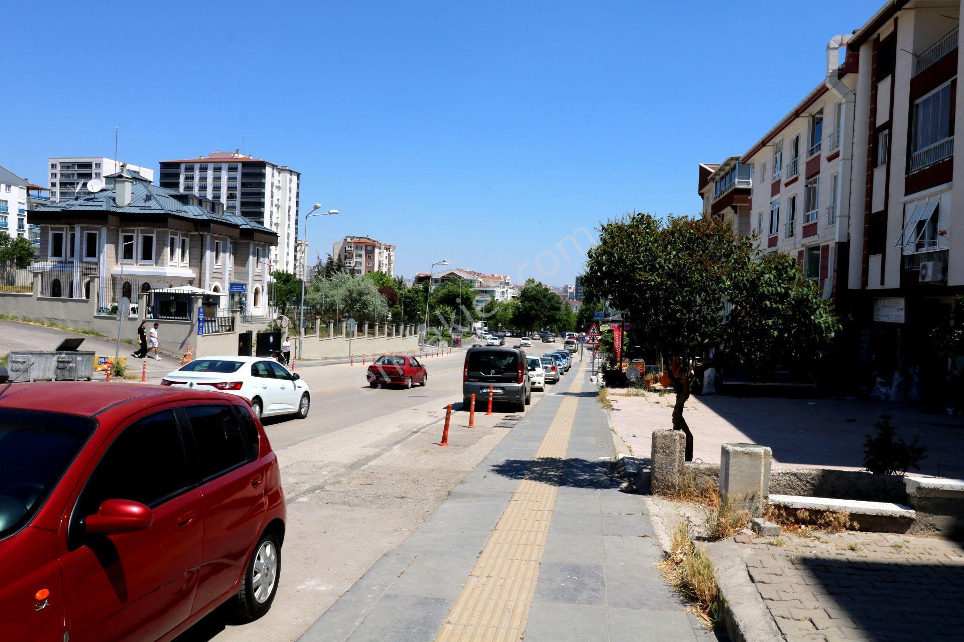 Emre Emlaktan Topçu Mah Cadde Üzerinde Depolu Hazır Kiracılı Geniş Satılık Dükkan - Görsel 3
