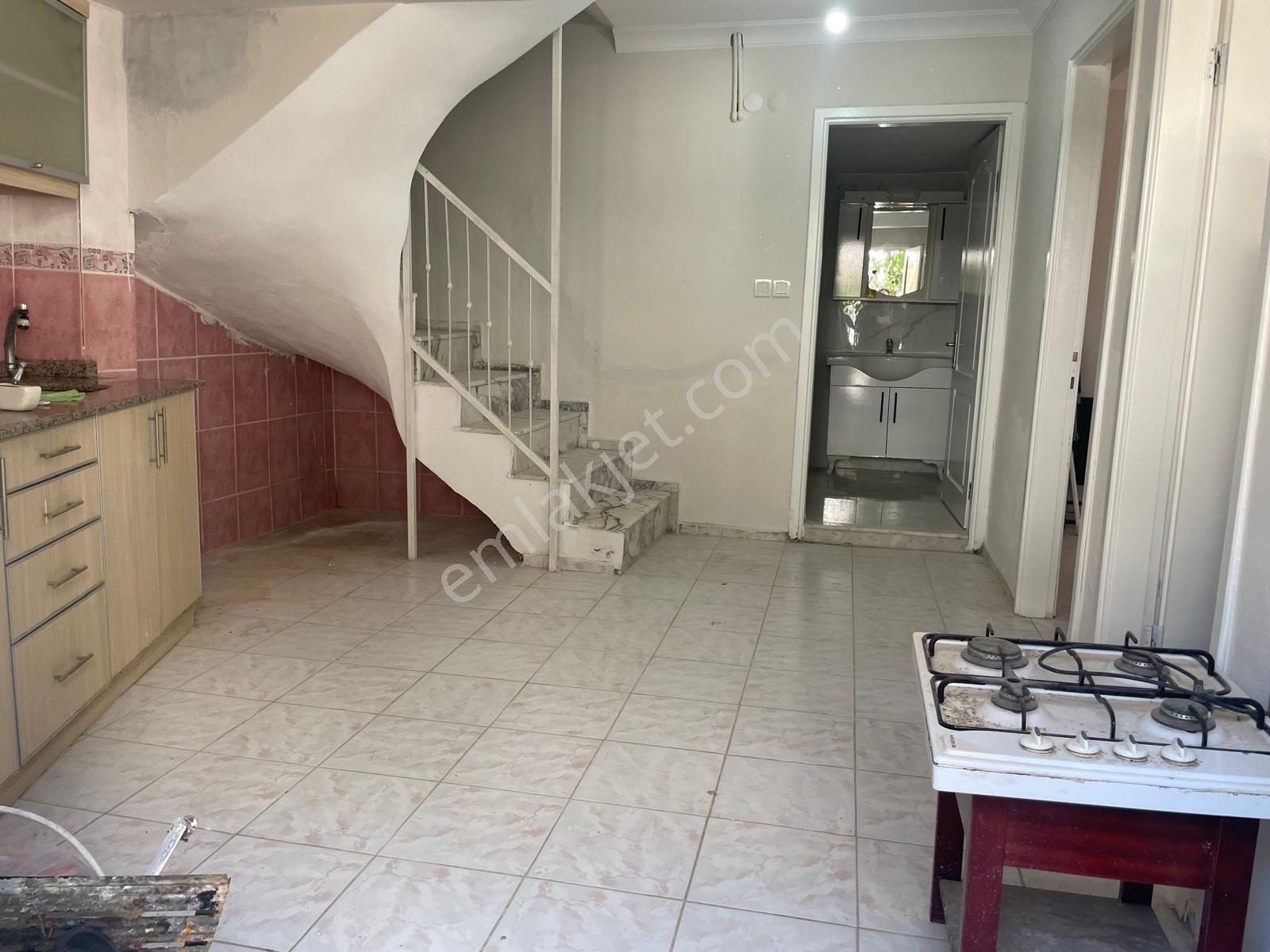 Yeni Foça'da Kiralık 2+1 Bahçe Katı Daire - Görsel 11