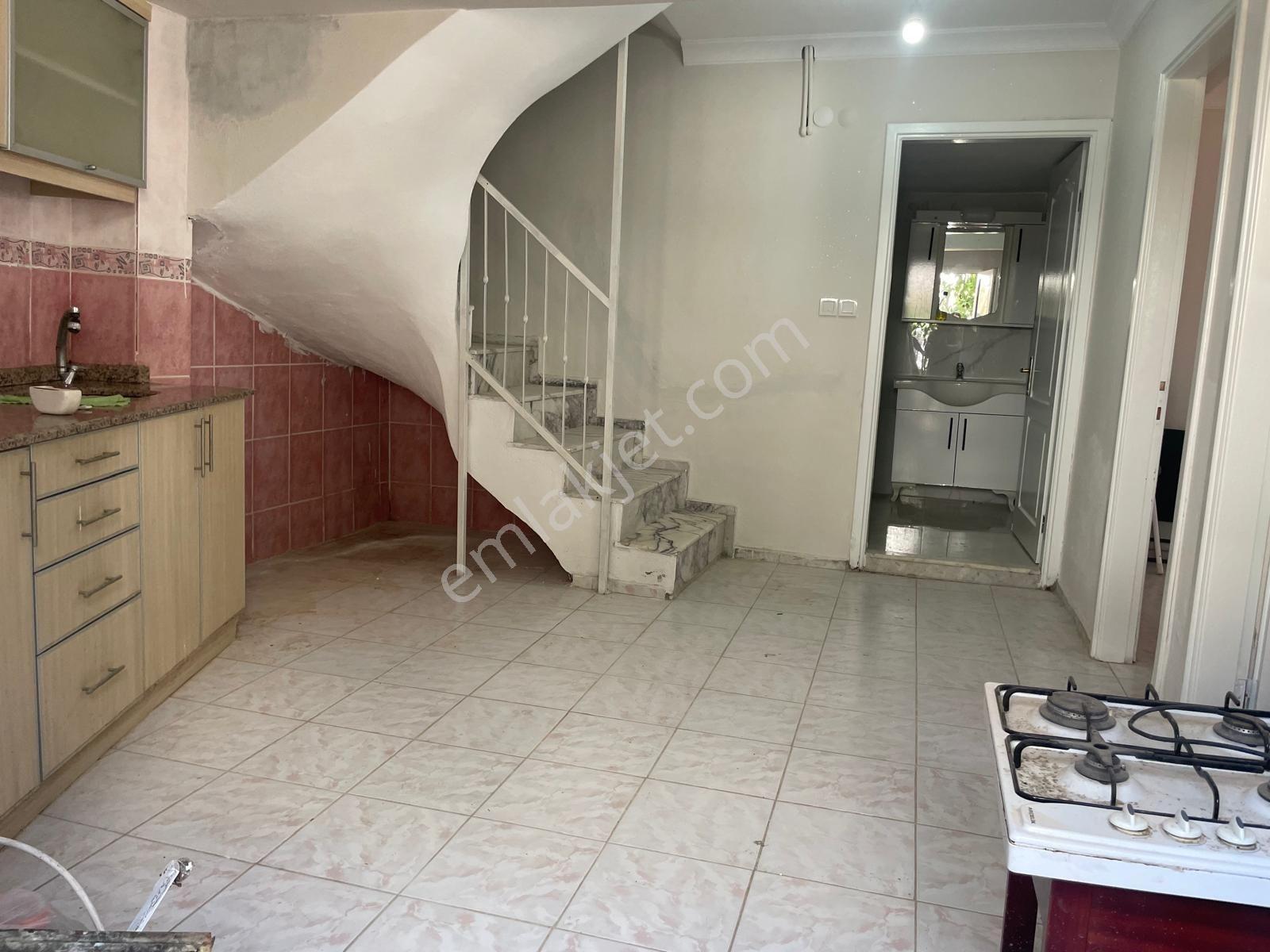 Yeni Foça'da Kiralık 2+1 Bahçe Katı Daire - Görsel 20
