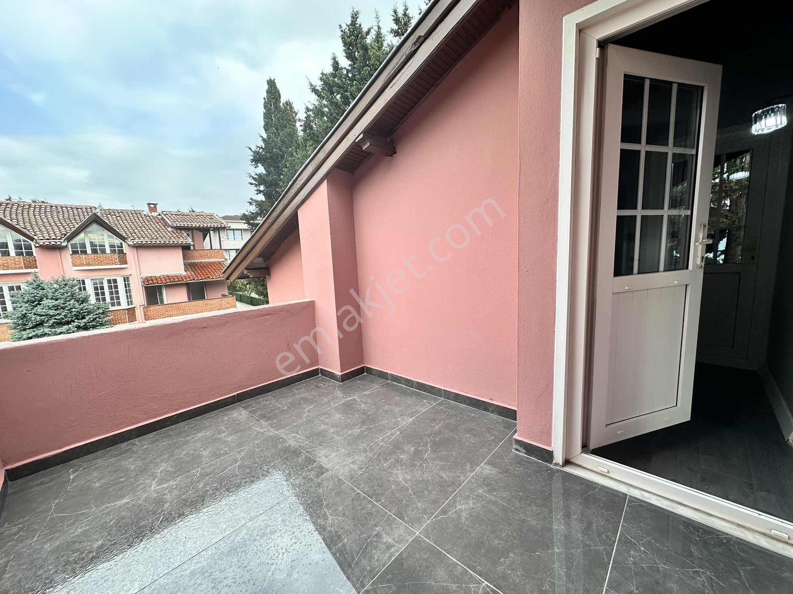 Güzelce Sahile Yakın Deniz Manzaralı İçi Sıfırlanmış Luks Villa - Görsel 25