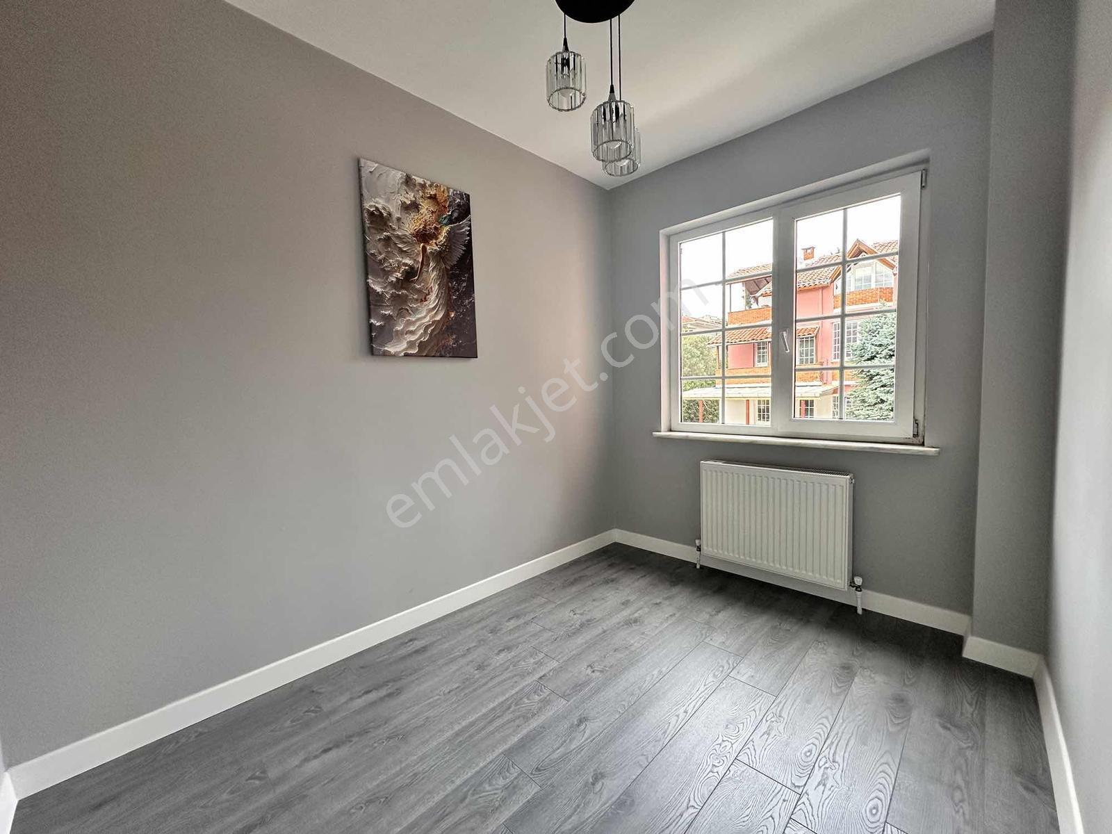 Güzelce Sahile Yakın Deniz Manzaralı İçi Sıfırlanmış Luks Villa - Görsel 23