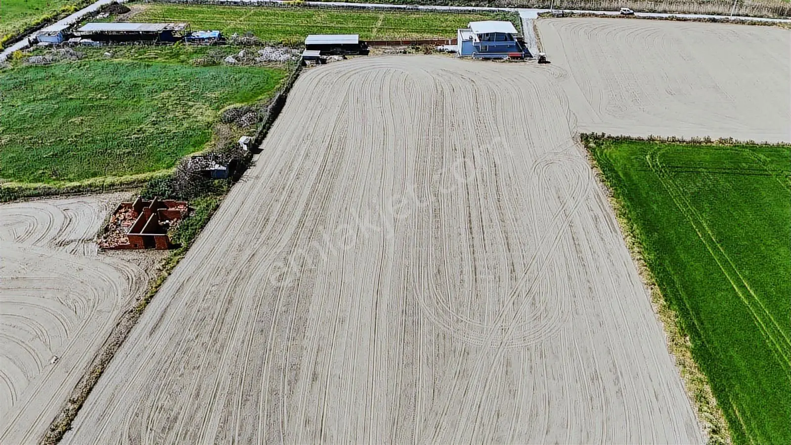 Menemen Ahıhıdırda 10.710 M² Tarla İçinde Ruhsatlı Ev Fırsat - Görsel 5