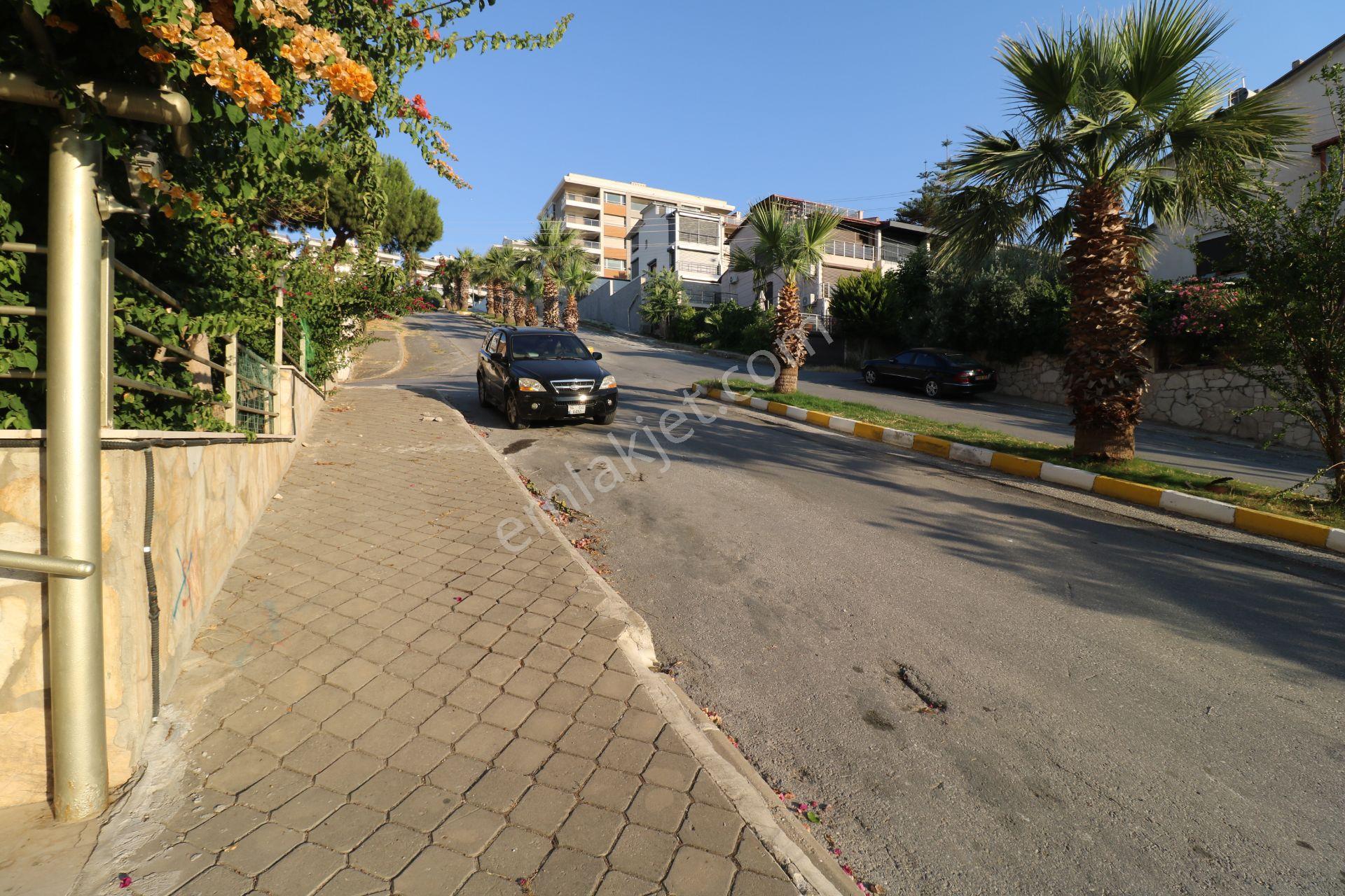 Kuşadası Tam Merkezde Kiralık Tam Eşyalı Havuzlu Daire - Görsel 29