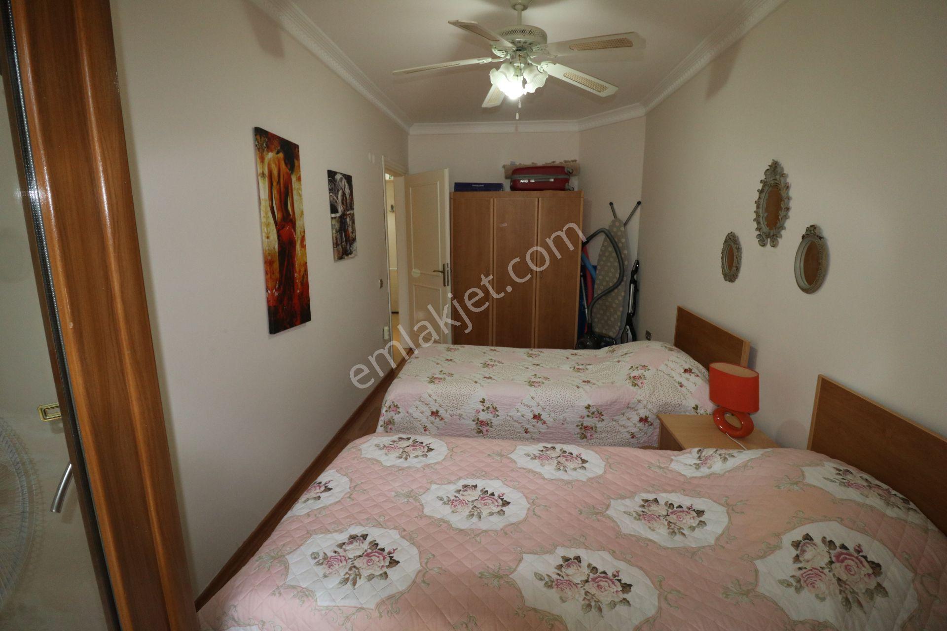 Kuşadası Tam Merkezde Kiralık Tam Eşyalı Havuzlu Daire - Görsel 17