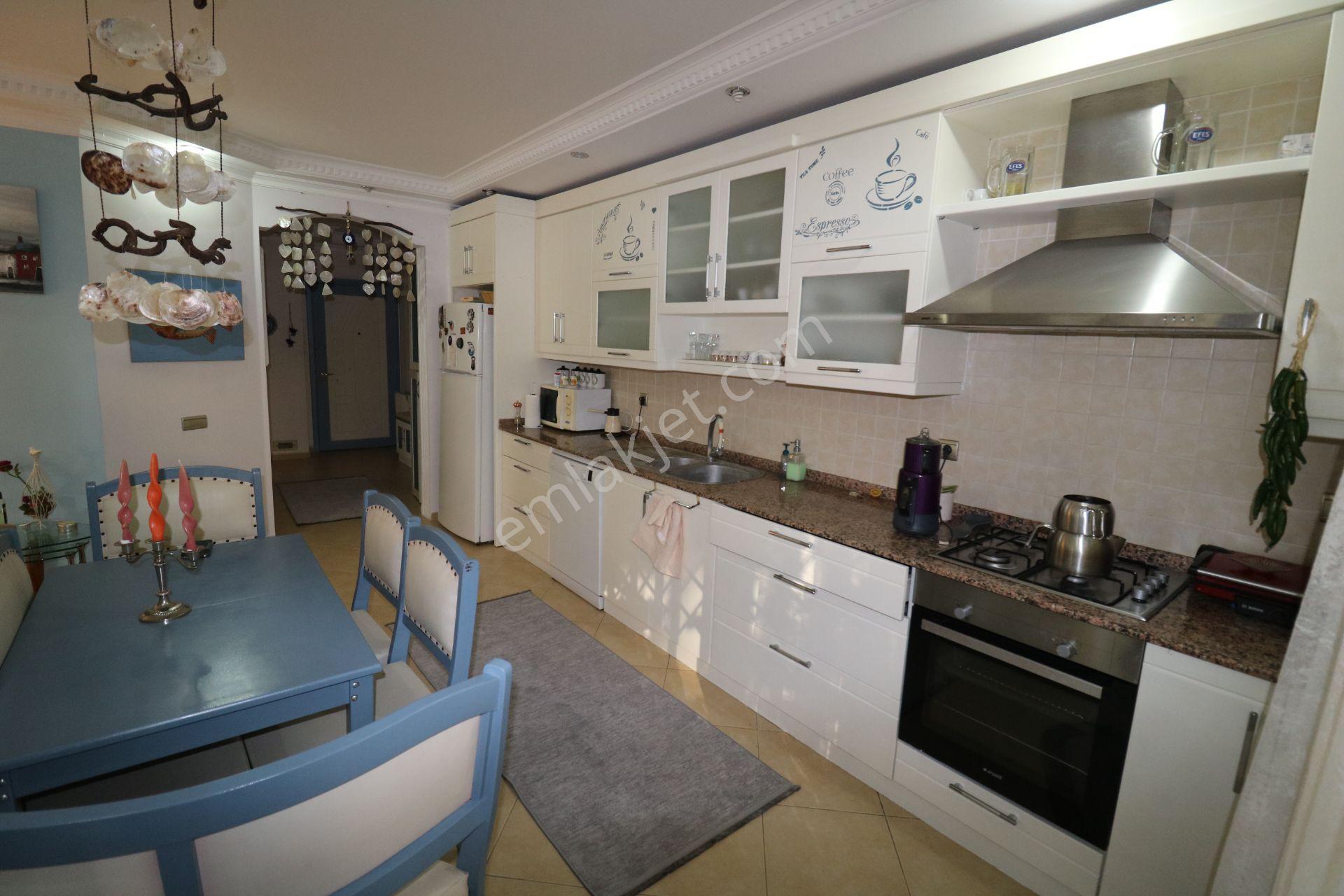 Kuşadası Tam Merkezde Kiralık Tam Eşyalı Havuzlu Daire - Görsel 12