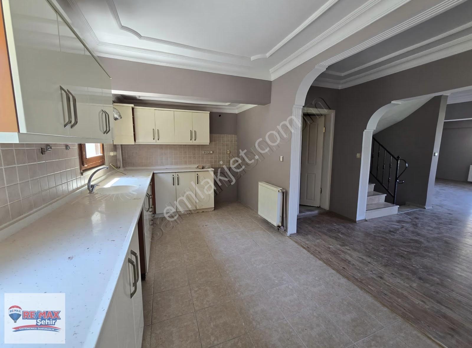 Re/max Şehir'den Doğanın Kalbinde Basın Sitesinde Satılık Villa - Görsel 25