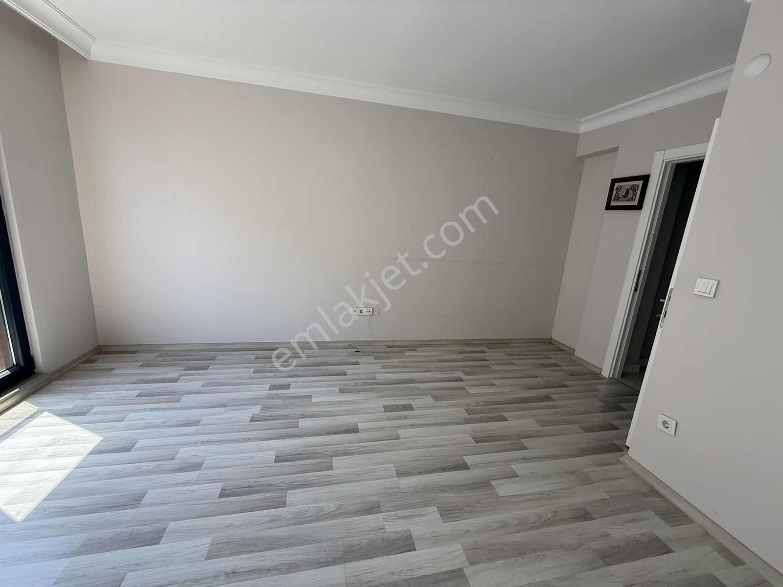 Fl Emlaktan Bulgurlu Metro Yakını 2+1 Arakat Daire - Görsel 7