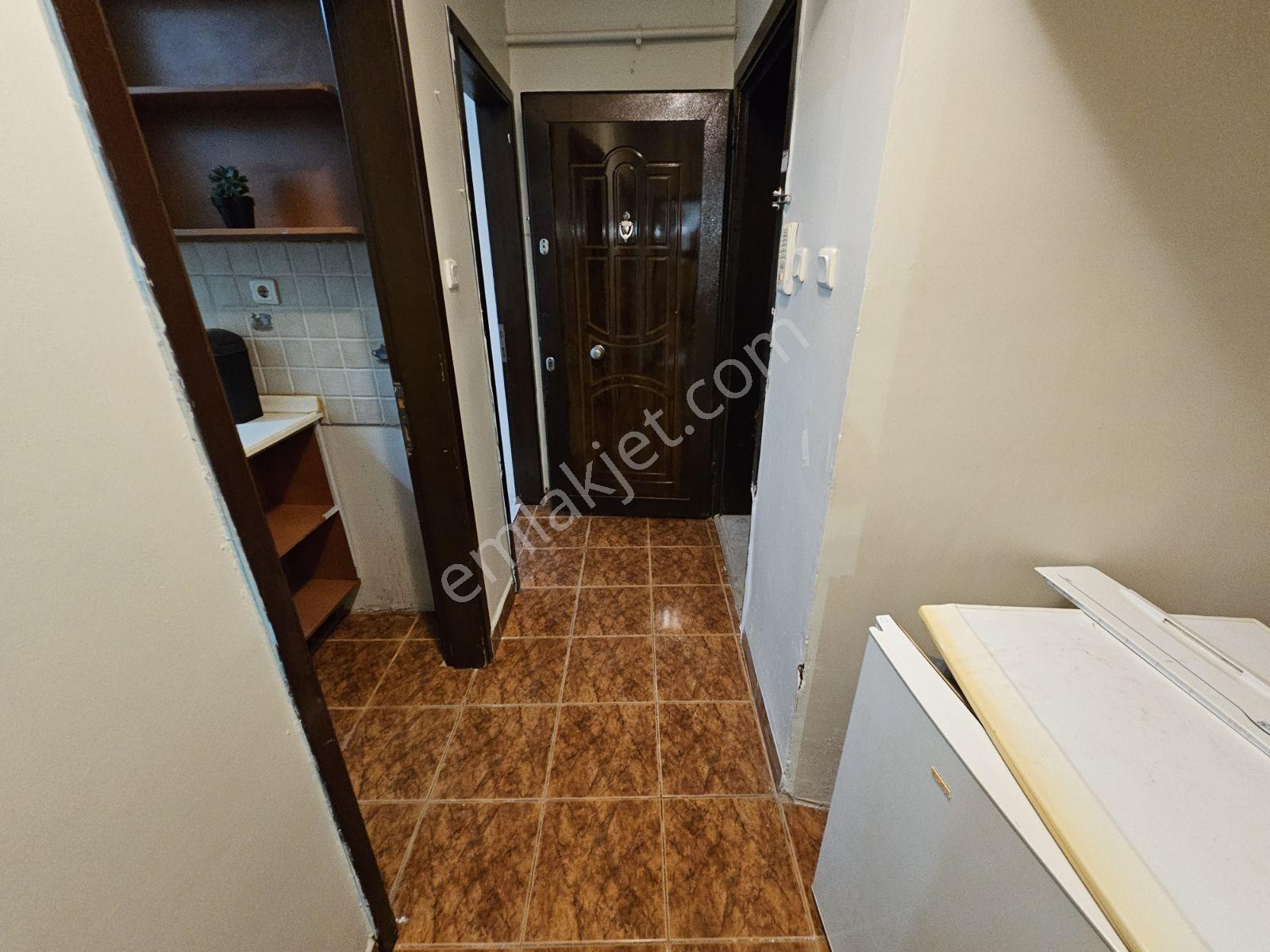 Kocamustafaşa Merkezi Konum 50mk Eşyalı 1+1 Bodrum Kat 22.000tl - Görsel 12