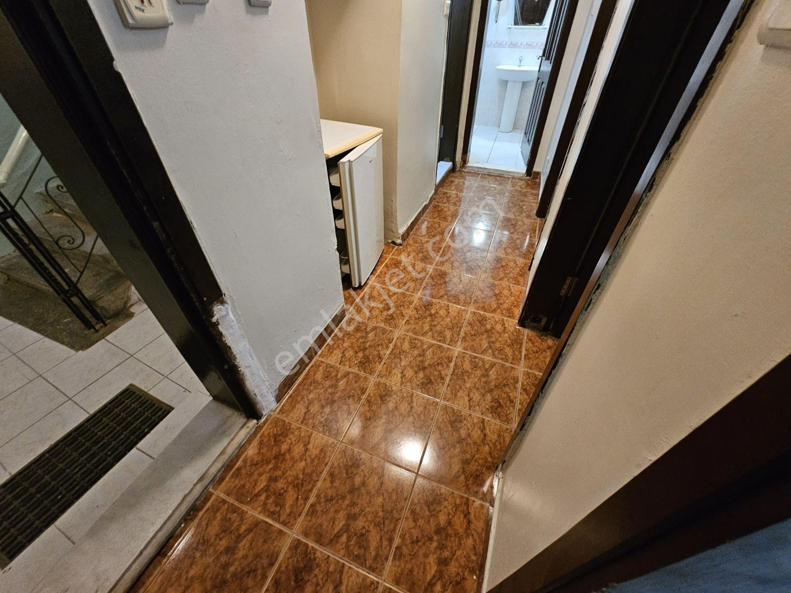 Kocamustafaşa Merkezi Konum 50mk Eşyalı 1+1 Bodrum Kat 22.000tl - Görsel 9