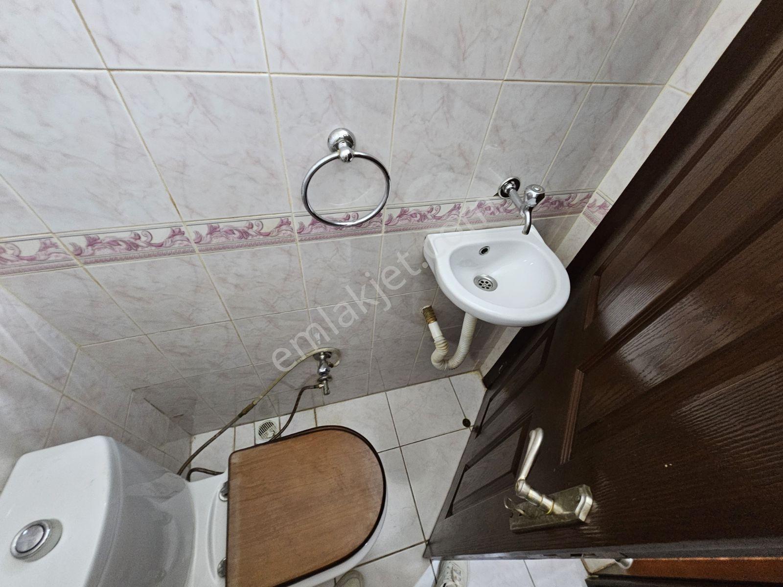 Kocamustafaşa Merkezi Konum 50mk Eşyalı 1+1 Bodrum Kat 22.000tl - Görsel 17