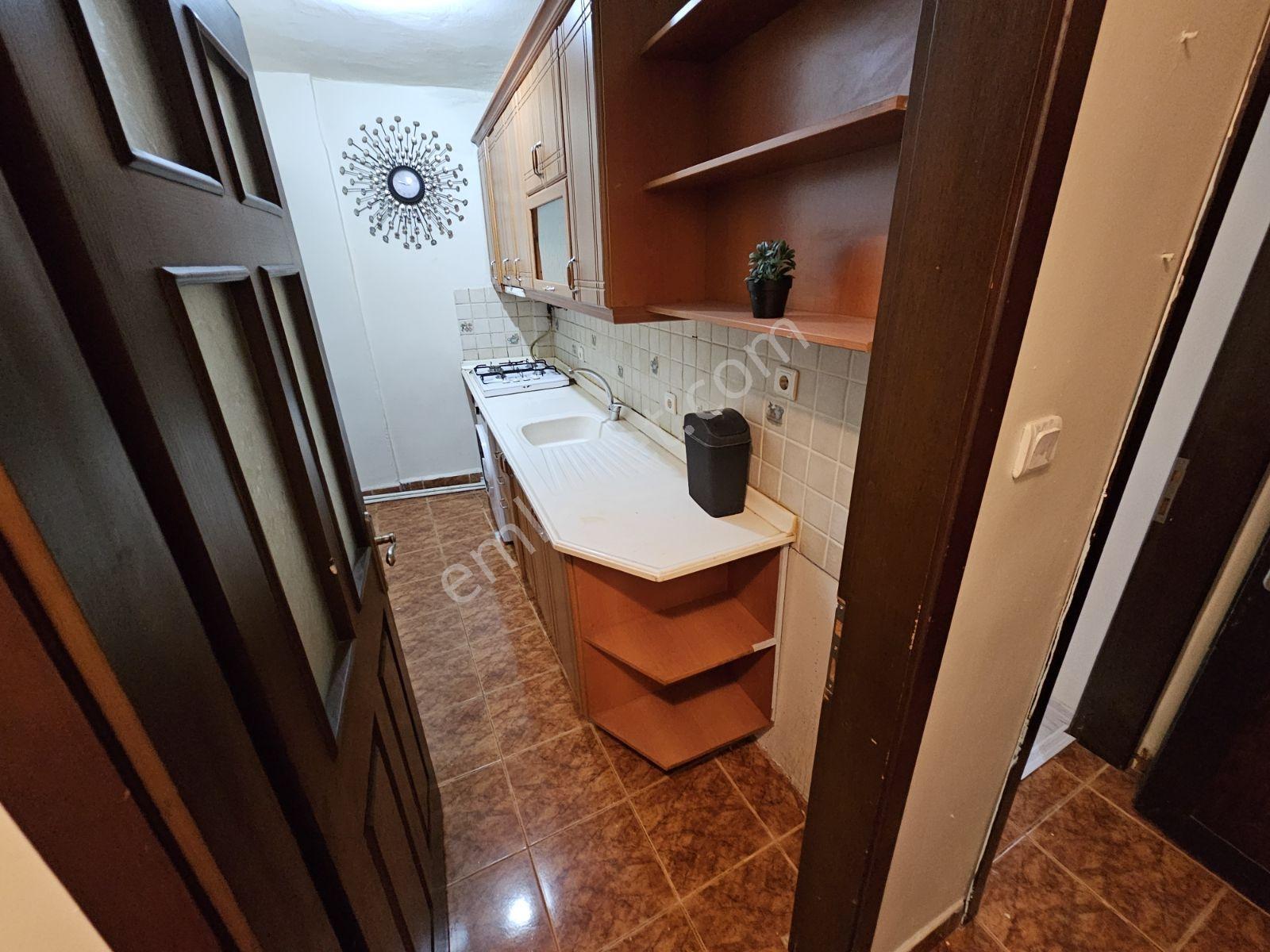 Kocamustafaşa Merkezi Konum 50mk Eşyalı 1+1 Bodrum Kat 22.000tl - Görsel 27