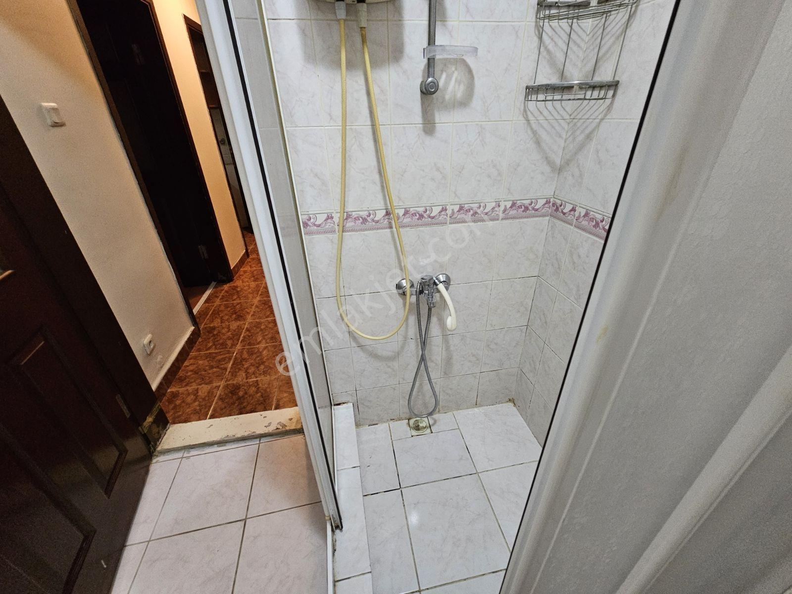 Kocamustafaşa Merkezi Konum 50mk Eşyalı 1+1 Bodrum Kat 22.000tl - Görsel 18