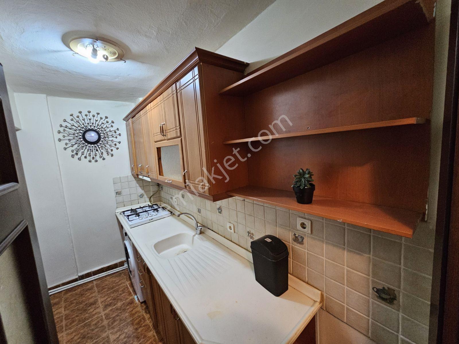 Kocamustafaşa Merkezi Konum 50mk Eşyalı 1+1 Bodrum Kat 22.000tl - Görsel 28