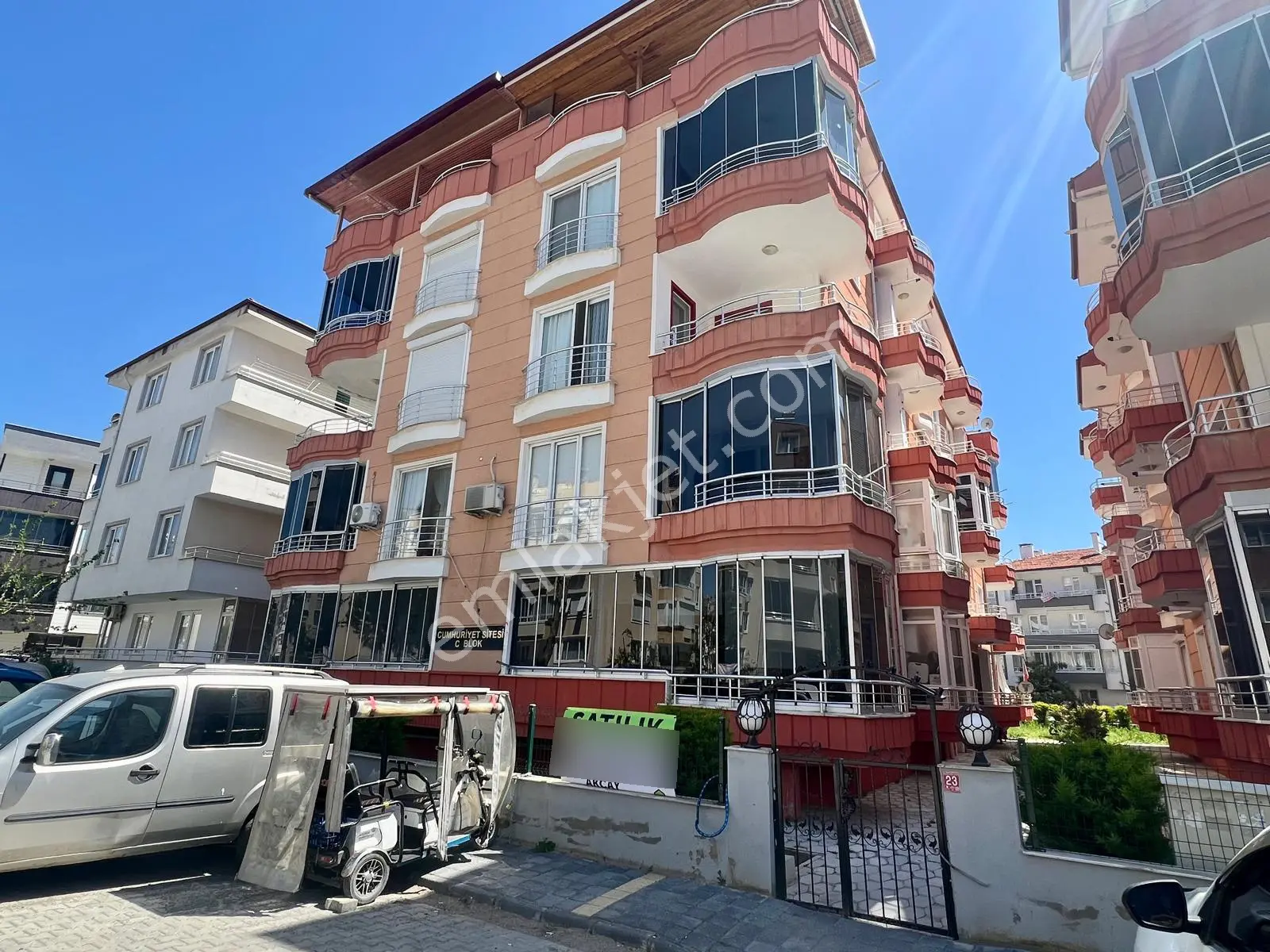 Akçay Aras Emlaktan Altınkumda 2+1 Ara Kat Ayrı Mutfaklı - Görsel 3