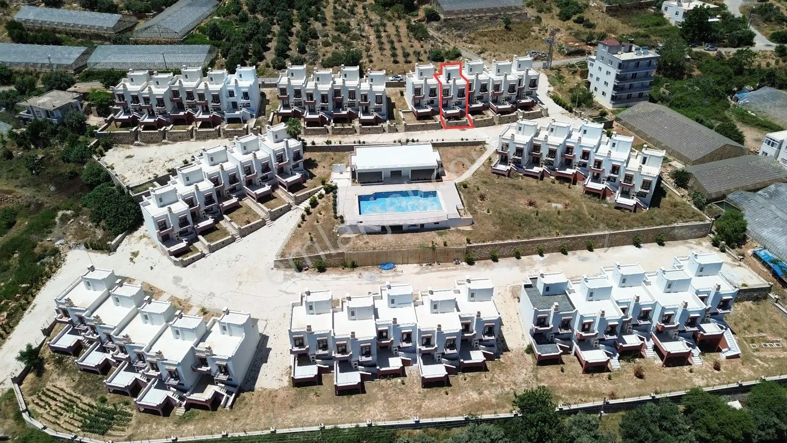 Karakuş Emlak'tan Havuzlu Deniz Manzaralı Satılık Tripleks Villa - Görsel 5