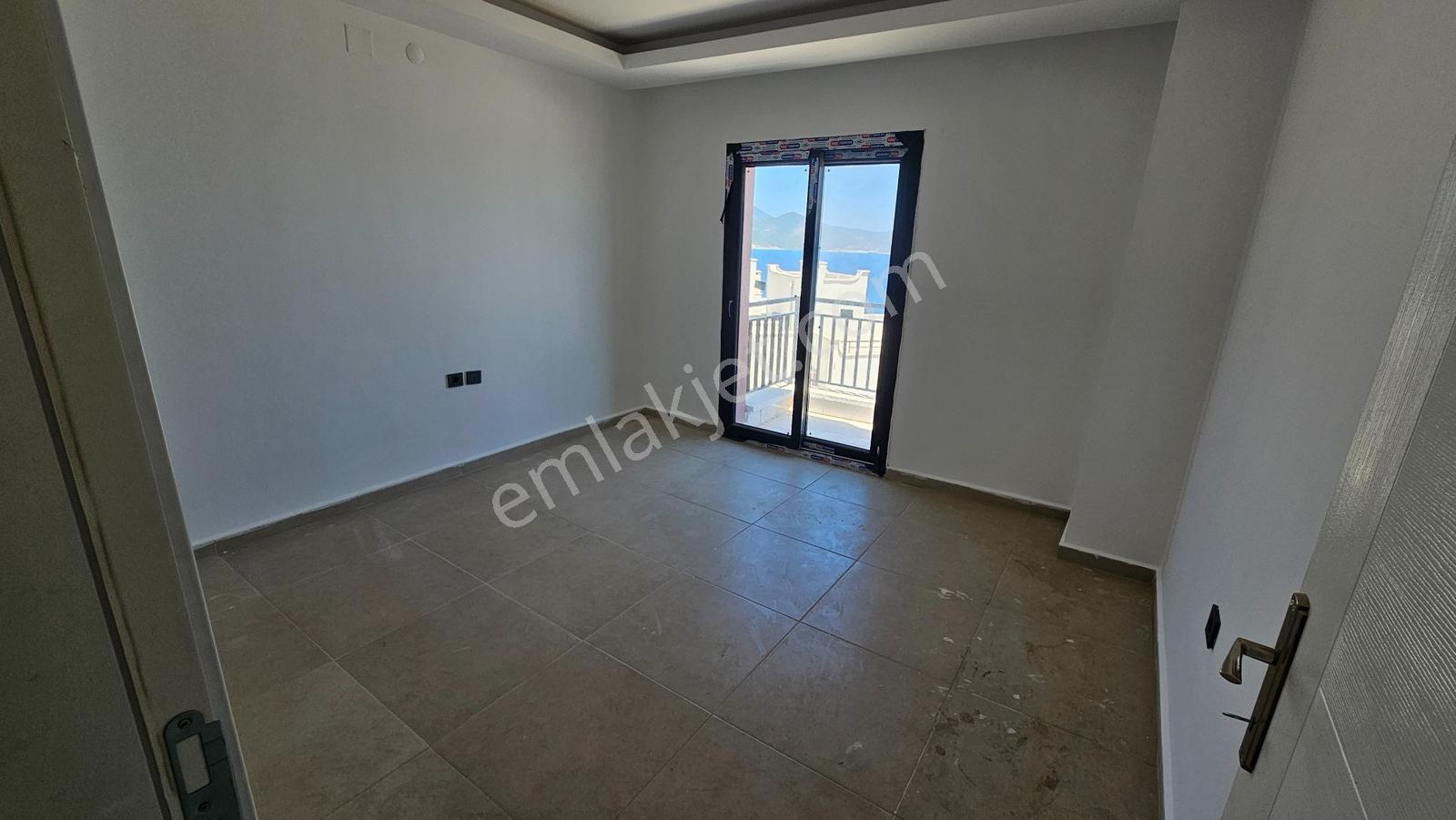 Karakuş Emlak'tan Havuzlu Deniz Manzaralı Satılık Tripleks Villa - Görsel 24