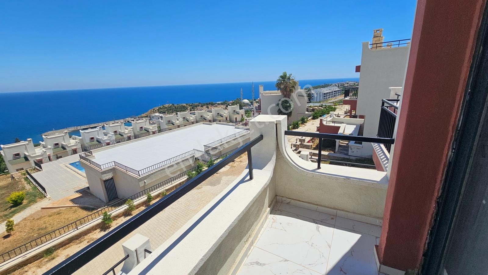 Karakuş Emlak'tan Havuzlu Deniz Manzaralı Satılık Tripleks Villa - Görsel 36