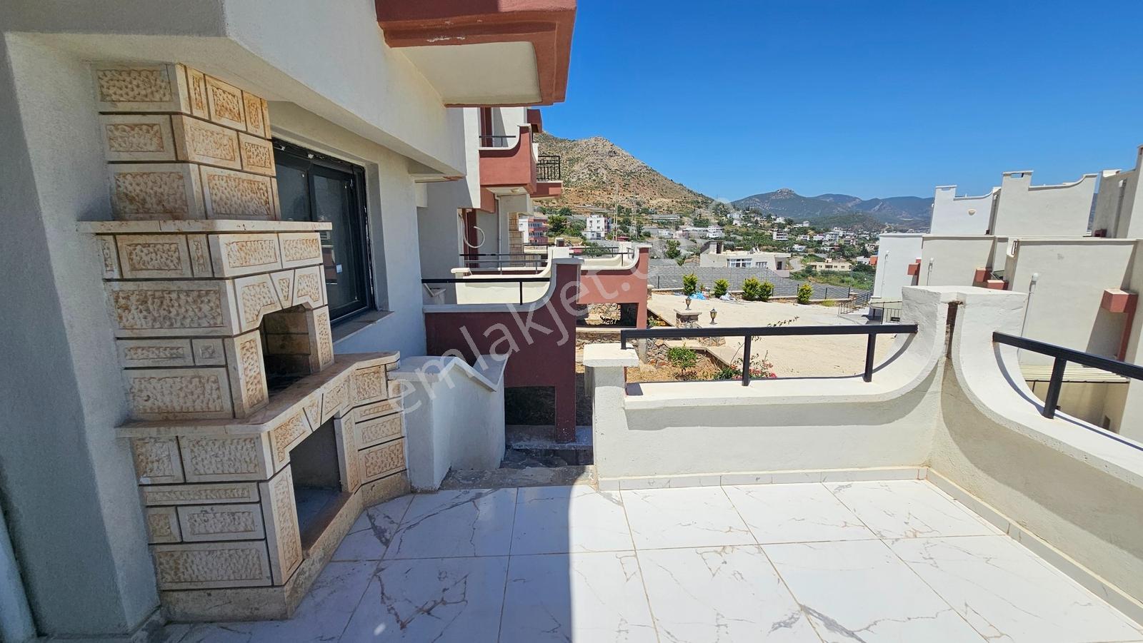 Karakuş Emlak'tan Havuzlu Deniz Manzaralı Satılık Tripleks Villa - Görsel 33