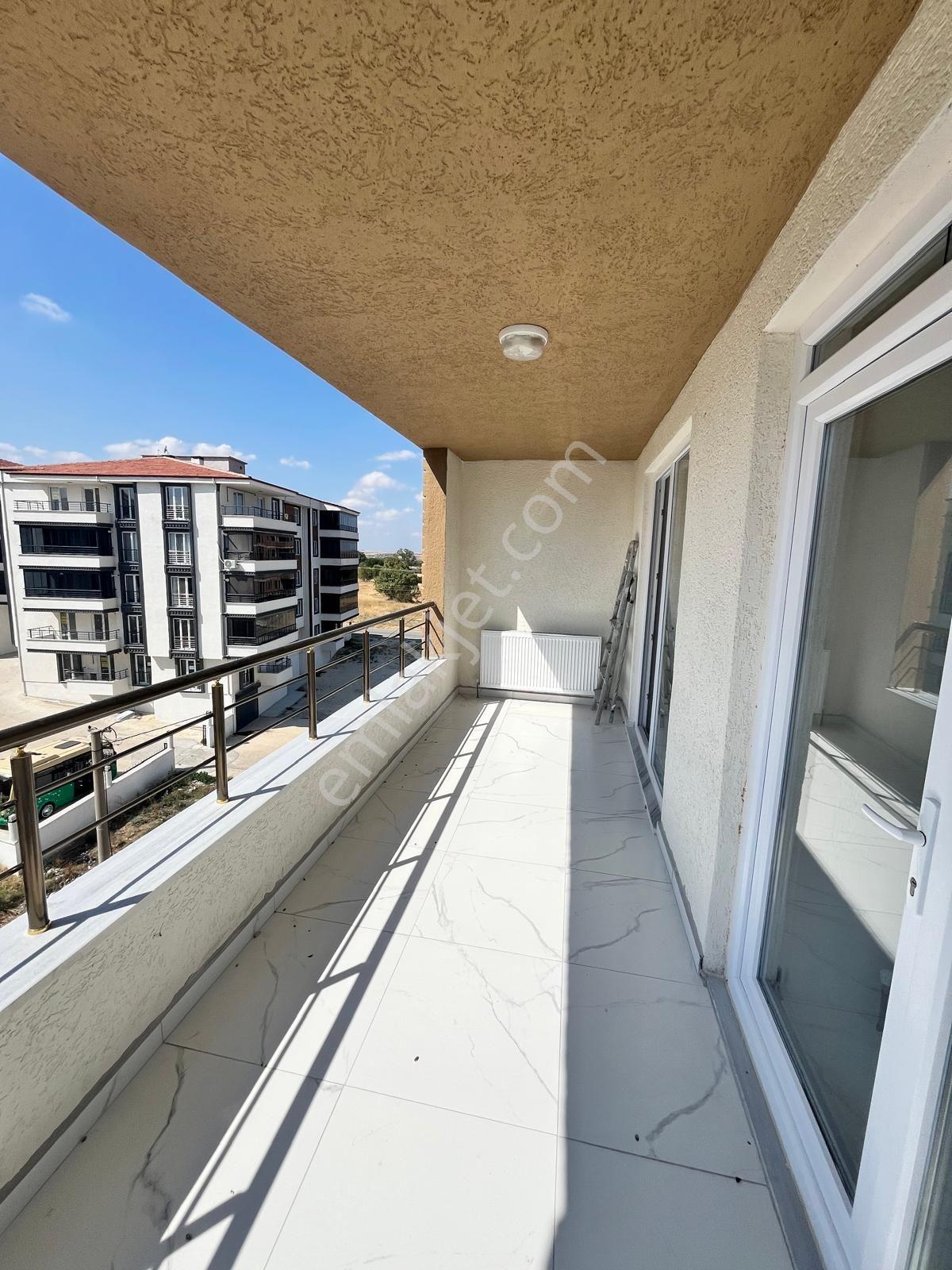 Kiralık Sıfır 2+1 Daire Geniş Balkon Ön Cephe Ebeveyn Banyo - Görsel 12
