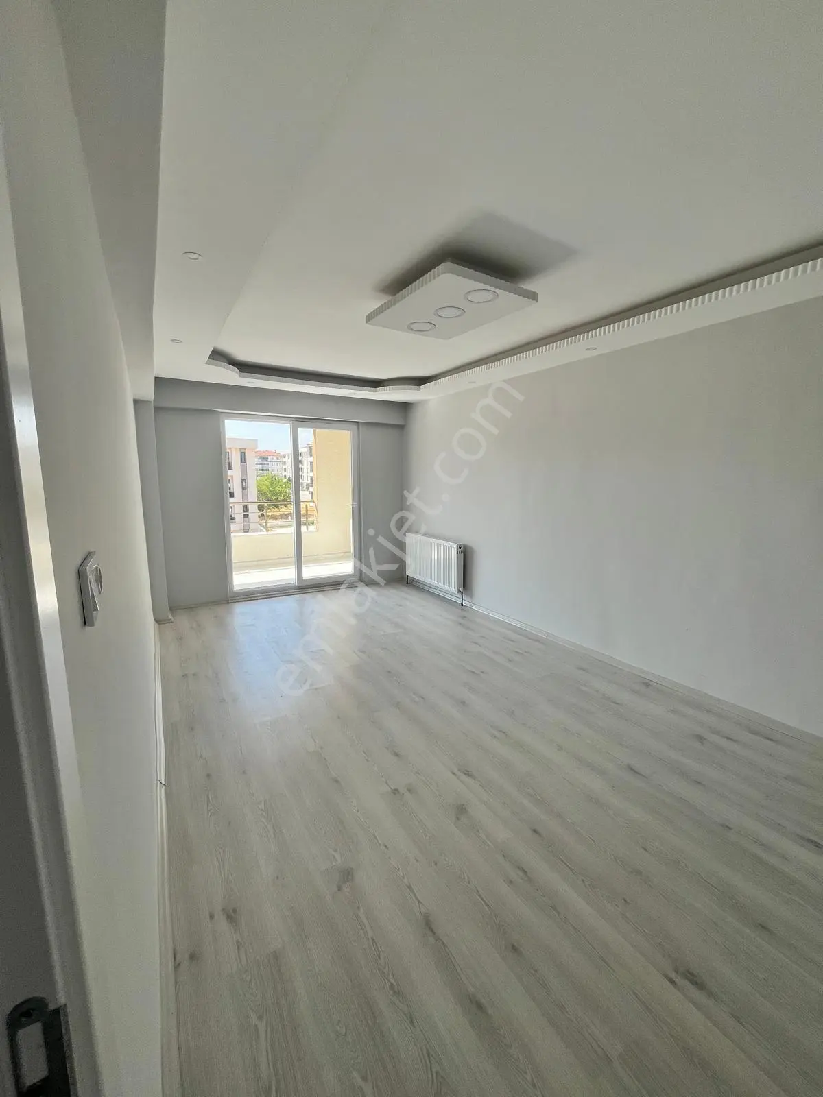 Kiralık Sıfır 2+1 Daire Geniş Balkon Ön Cephe Ebeveyn Banyo - Görsel 5