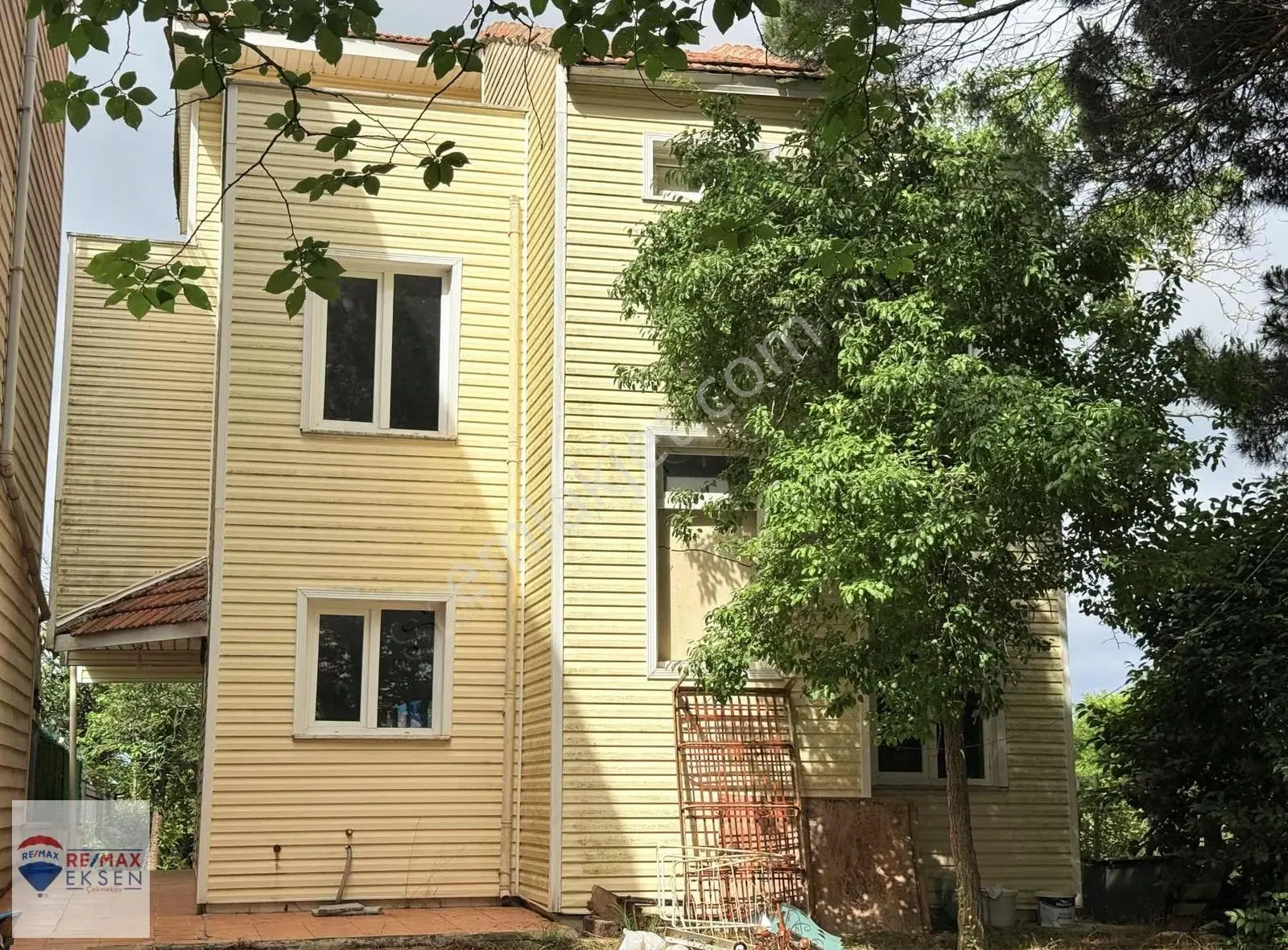 Beykoz Kılıçlı'da Doğayla İç İçe Satılık Bahçeli Müsatakil Villa