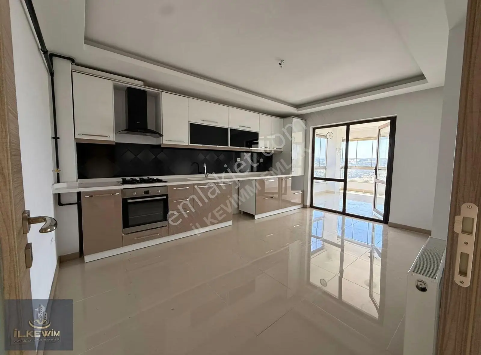 Taşınmaya Hazır! Prestijli Lüks Sitede Vadi Manzaralı 3+1 Daire