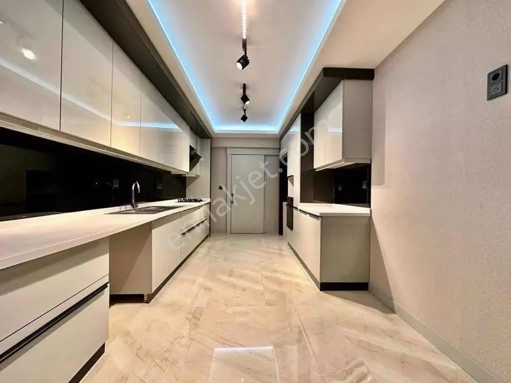 Yüce 'den Sarayın Meydanında 4+1 Alttan Isıtma Ultra Lüx Kiralık - Görsel 5