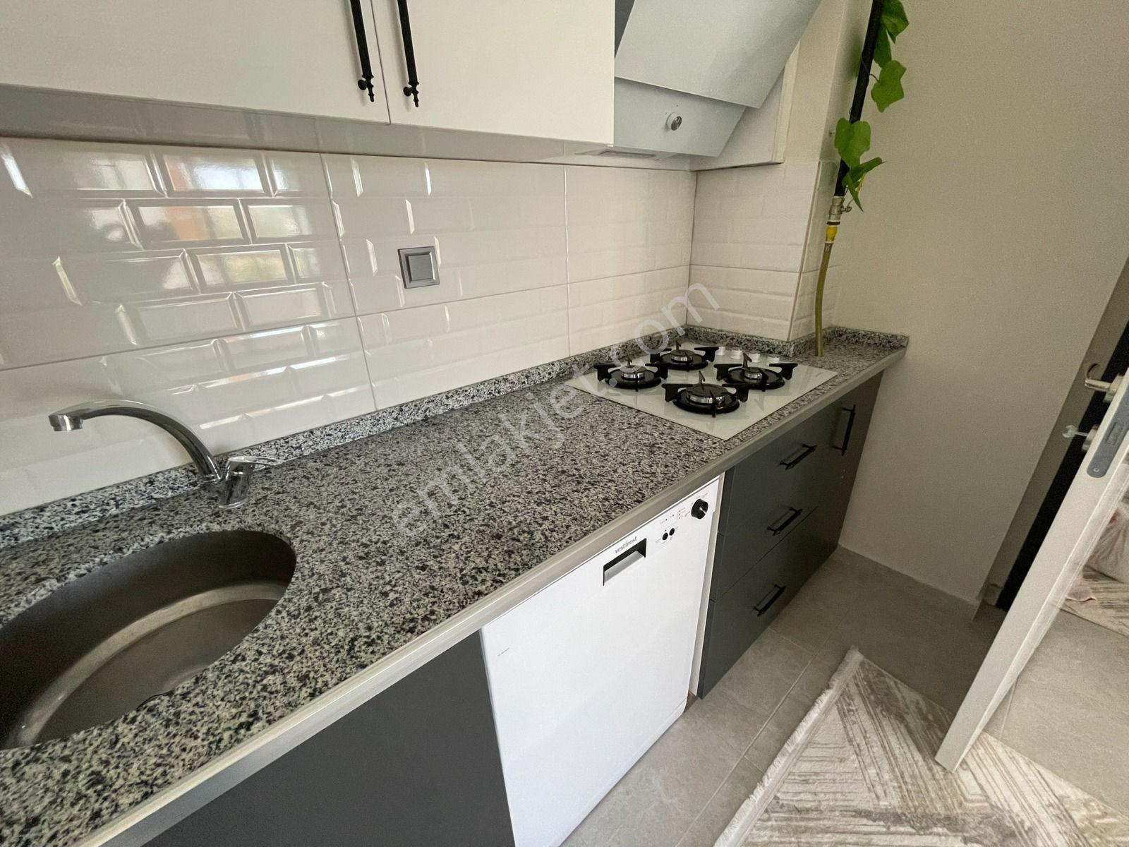 Ataşehir'de Harika Konumda Eşyalı Kiralık 1+1 Daire - Görsel 21