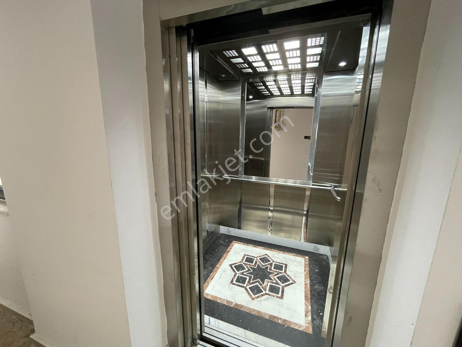 Ataşehir'de Harika Konumda Eşyalı Kiralık 1+1 Daire - Görsel 24