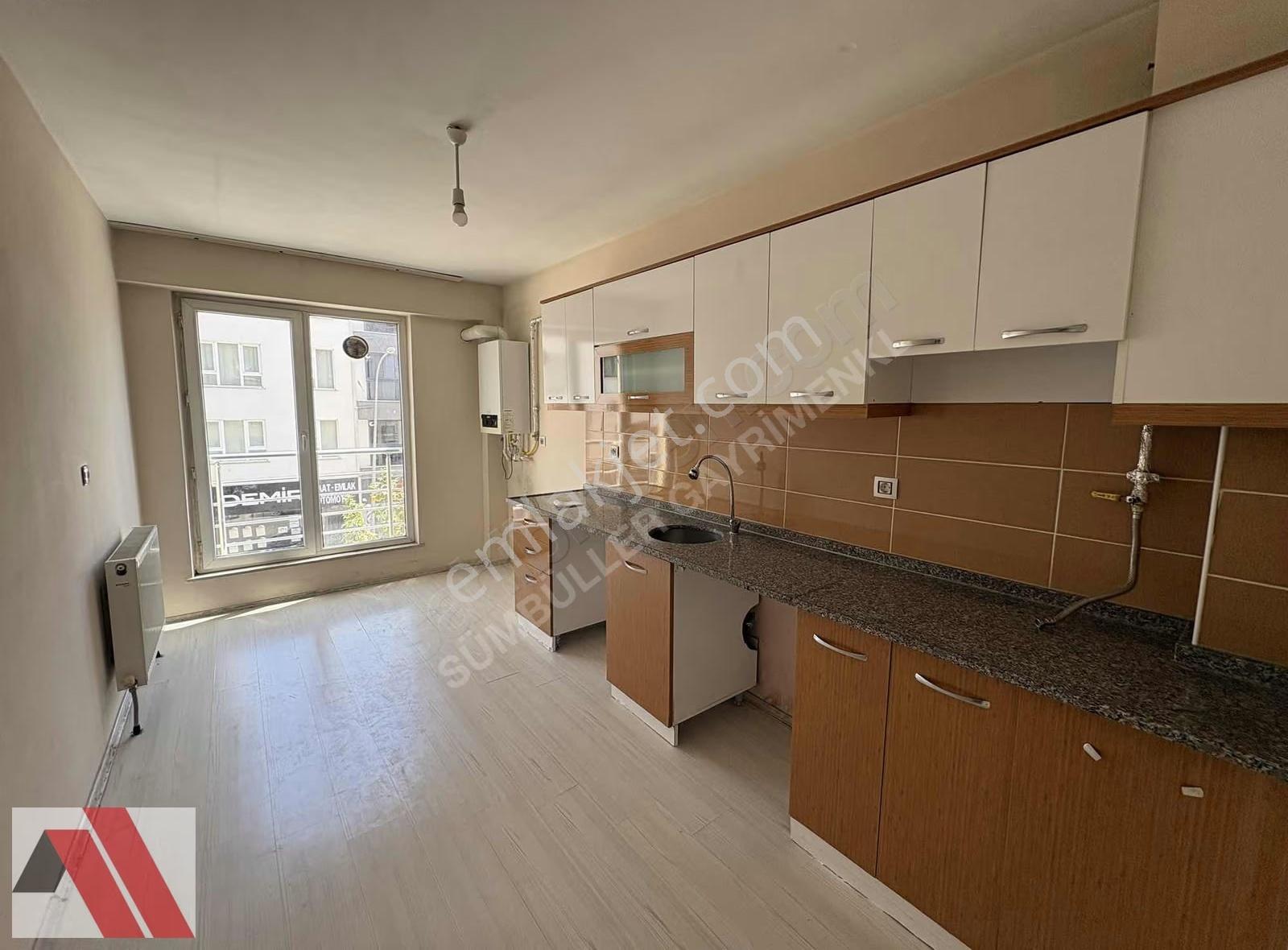Sümbüller'den Cadde Üzeri Asansörlü Geniş 2+1 Daire