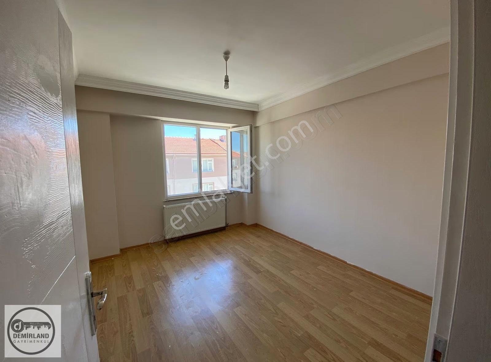 Demirland'dan Meydan Mahallesin De Kiralık 1+1 Bakımlı Daire - Görsel 5