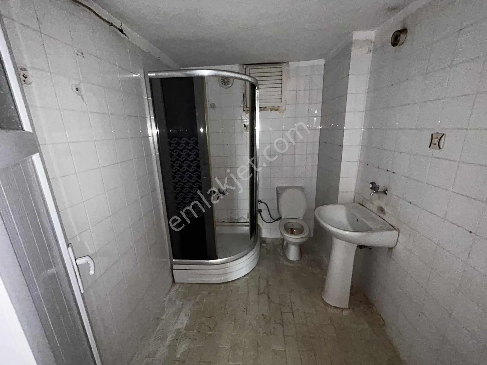 Düdenbaşı Mah De Doğ Sel Sitesinde Ara Kat Asansörlü 2+1 Kiralık - Görsel 2