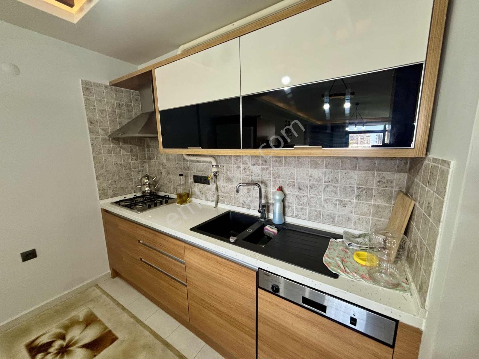 Kuşadası'nda Deniz Manzaralı Ebeveyn Banyolu 2+1 Lüks Daire - Görsel 14