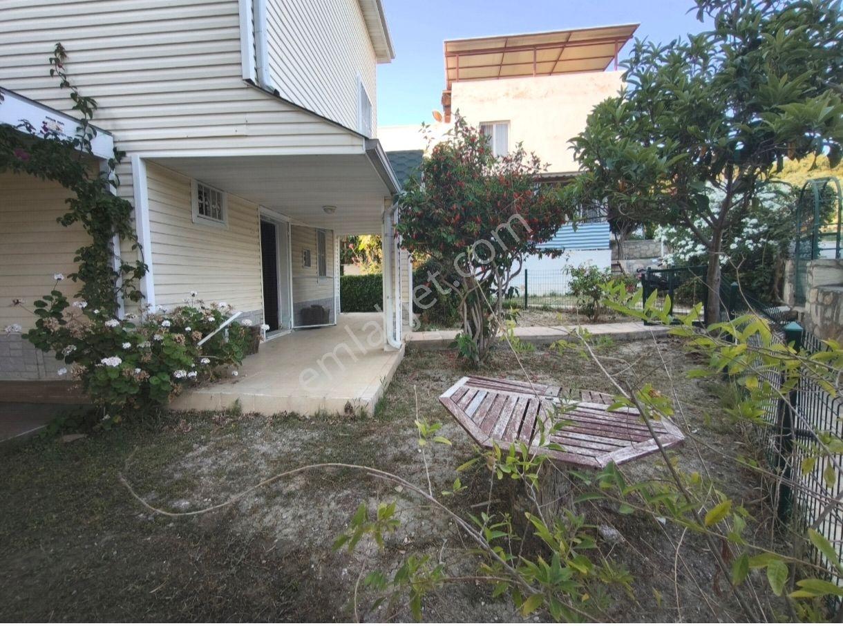 Kuşadası'nda Köşe Konum, Ortak Havuzlu, 4+1 Satılık Villa - Görsel 16