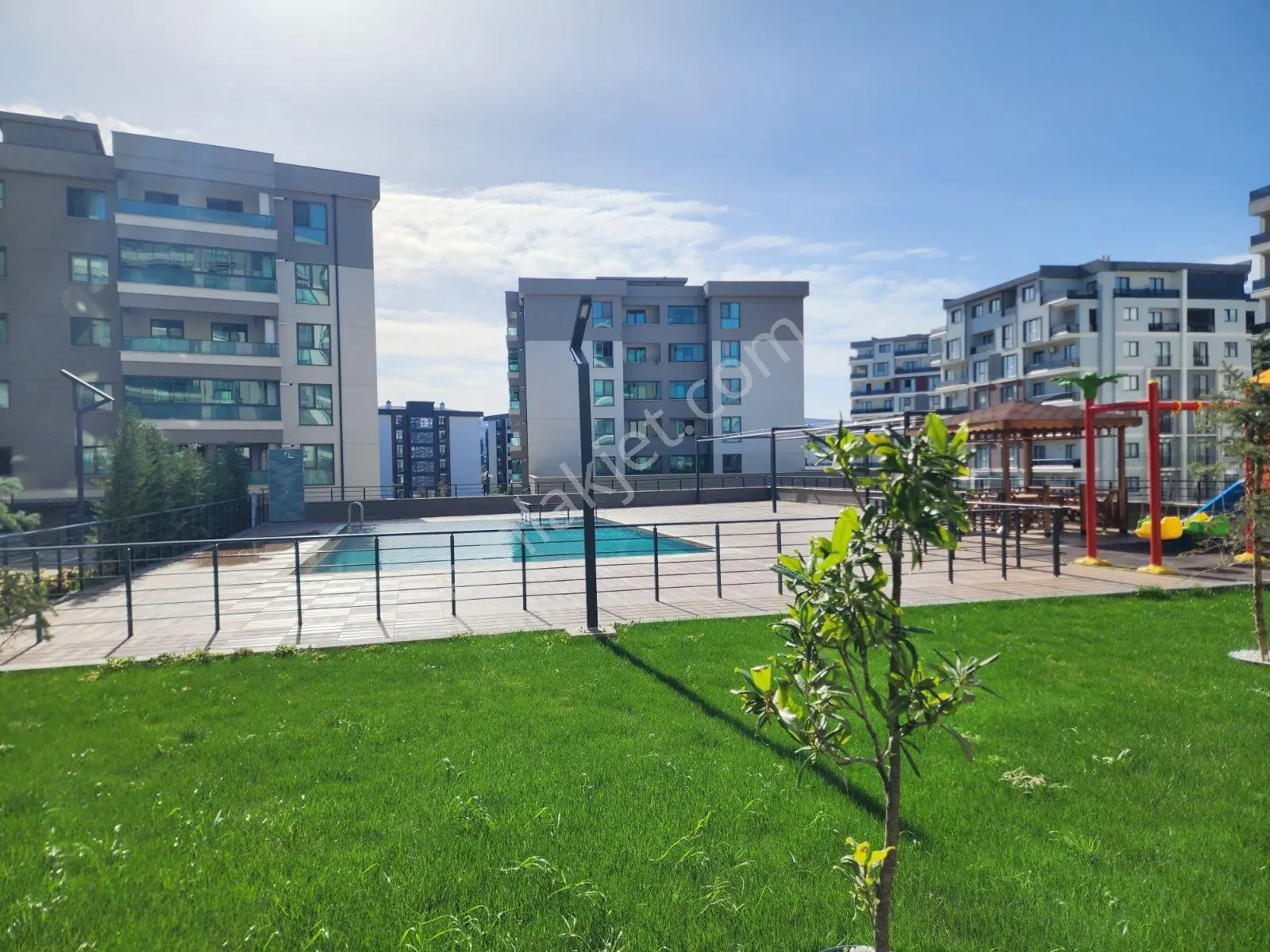 Karnur Reva1, E. Banyolu, Ç. Odası, Havuzlu Arakat, 165m2 3+1 - Görsel 3