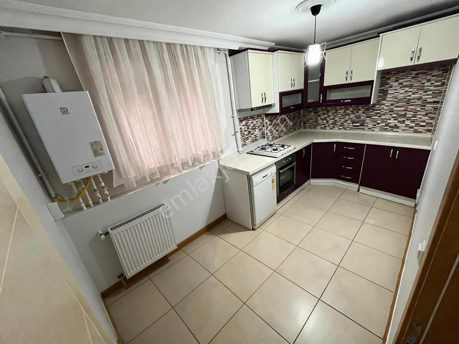 Kağıthane Gültepe Cadde Üstü / 3+1 110 M² / Boş Temiz Boyalı Ev