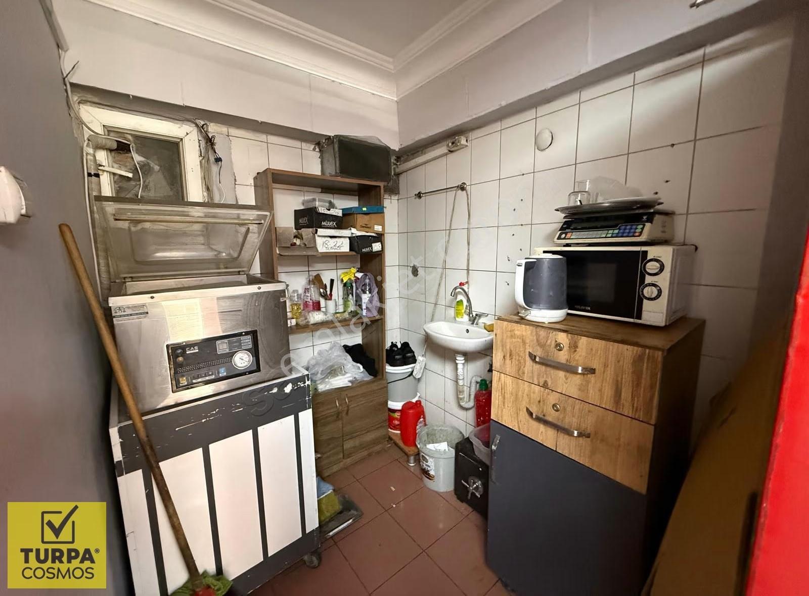 Alsancak'ta Merkezi Konumda Devren Kiralık Peynirci Dükkanı - Görsel 2