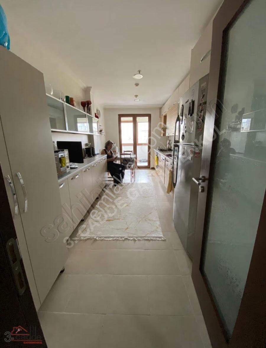 Bahçeşehir Spradon Kuleler'de Tadilatlı 4+1 Daire - Görsel 4
