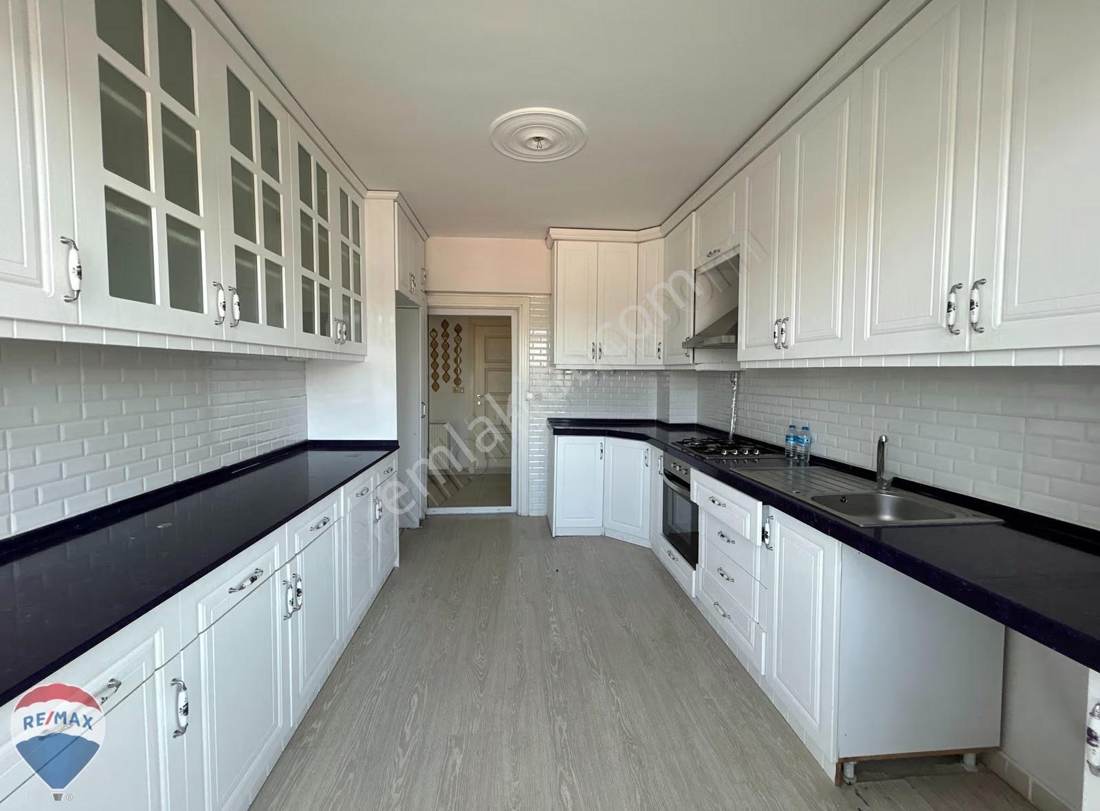 Remax Mavi'den Serdivan Avm Yanı 3+1 Kapalı Garajlı Boş Daire - Görsel 15