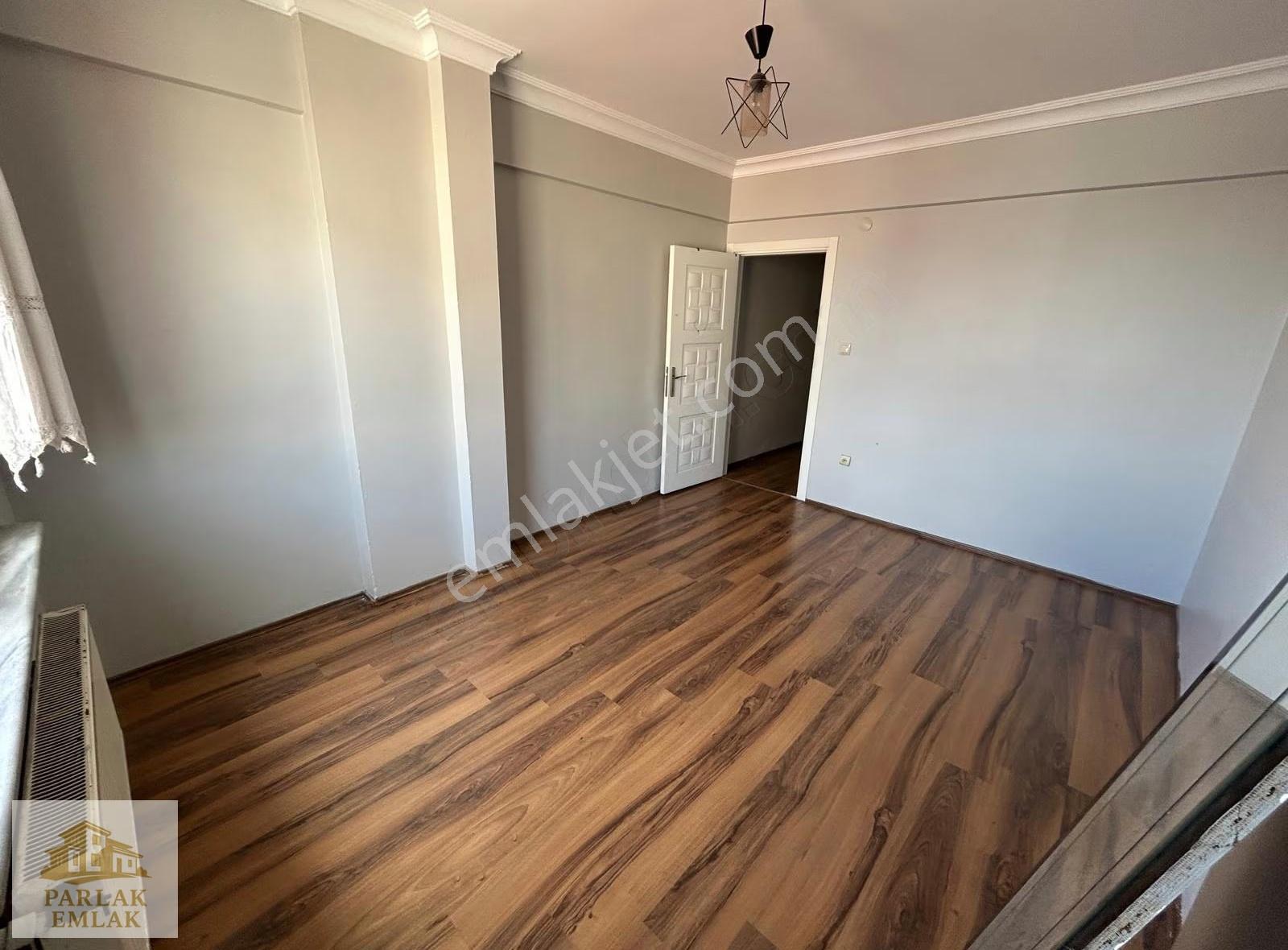 Bağlarbaşnda Genç Binada 4+1 140m2 Deniz Manzaralı Dubleks Daire - Görsel 12