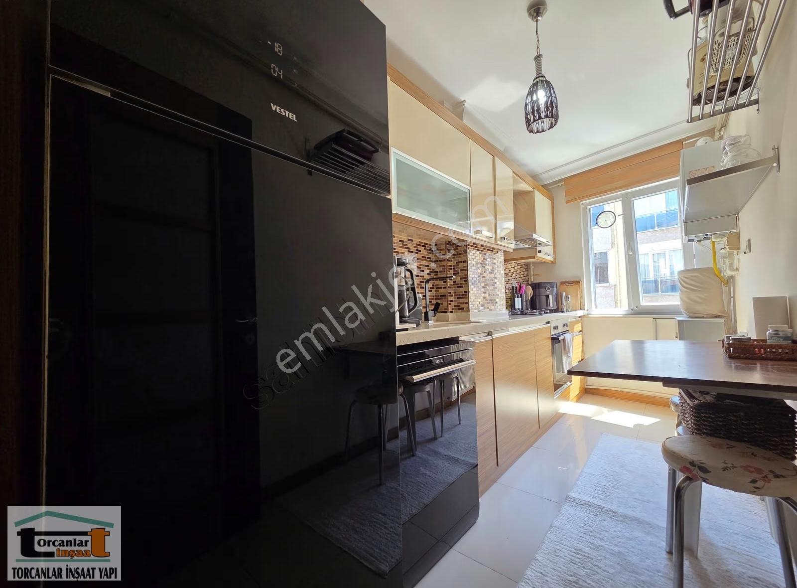 Cumhuriyette Özel Dekorlu 105 M² Net Ebeveyn Banyolu Satılık 3+1 - Görsel 6