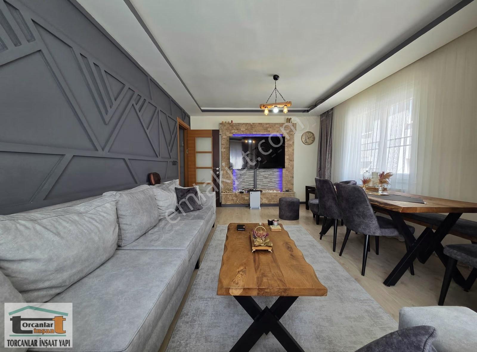 Cumhuriyette Özel Dekorlu 105 M² Net Ebeveyn Banyolu Satılık 3+1 - Görsel 11