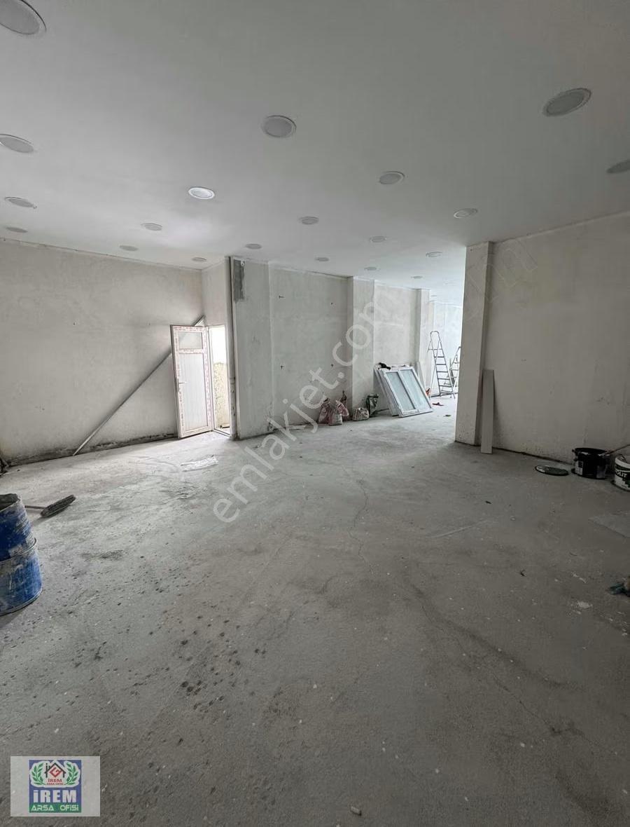 Arnavutköy'de 140m² Kiracılı Satılık Dükkan - 30.000tl Getirili