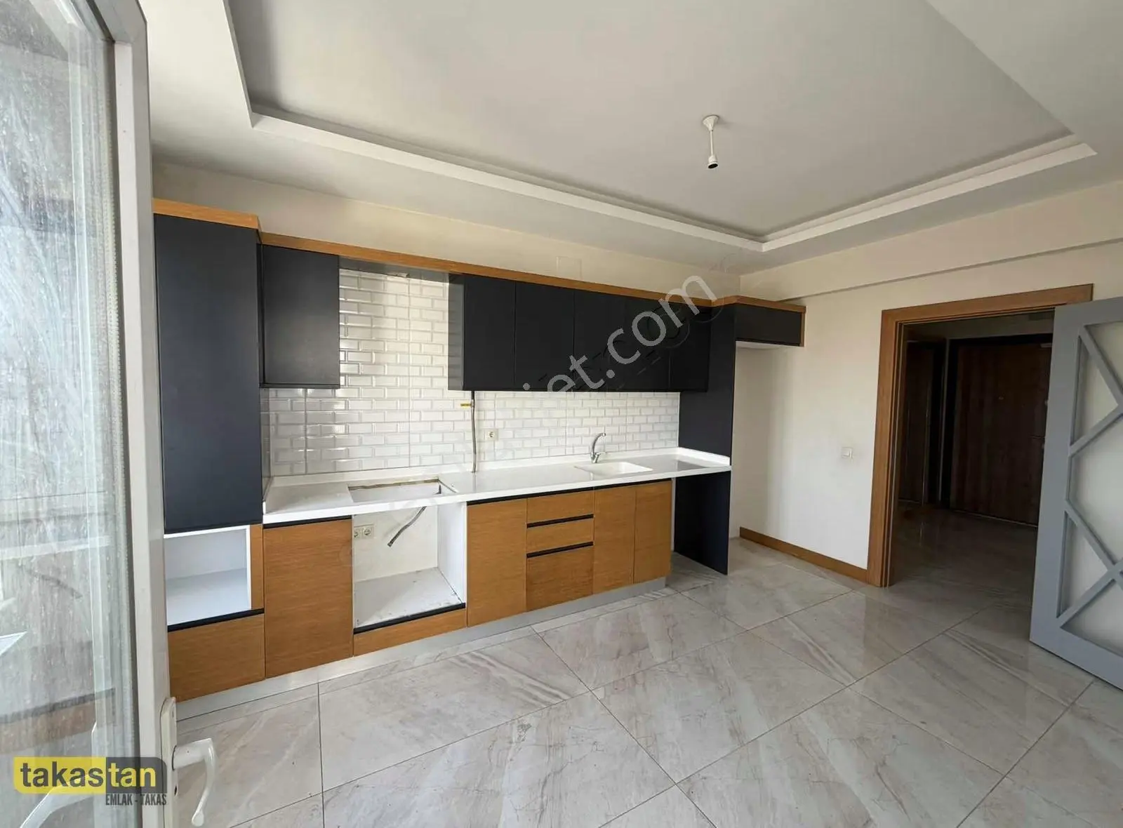 Beyket De Ana Cade Üzerin De Satılık 3+1 Daire
