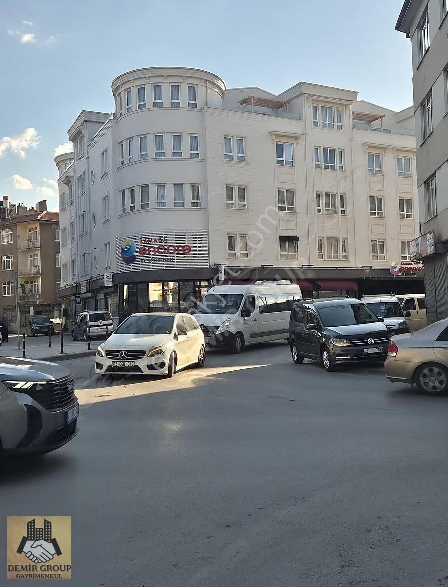 İstanbul Caddesi'nde Satılık 35 M² Kiracılı Dükkan