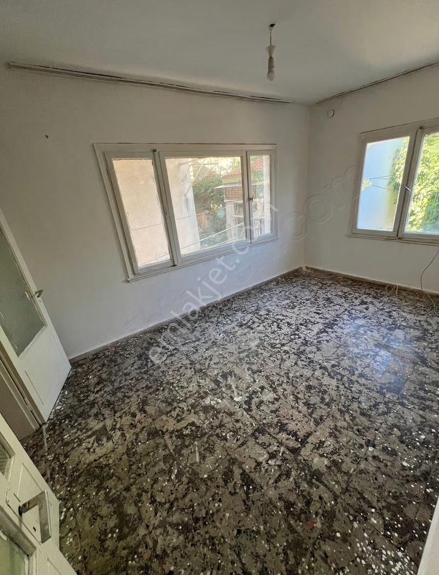 Ayvalık Çarşı Merkezinde 3 Katlı ,teraslı Satılık Bina - Görsel 12